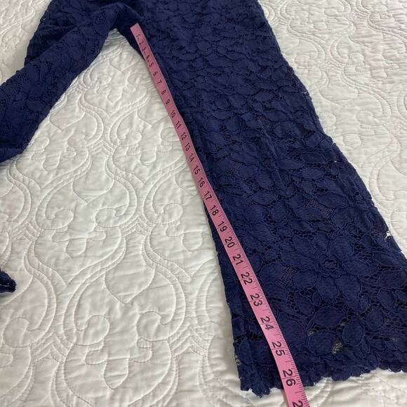 Free People Womens Wild Lace Pull On Crop Flare Pants Disco Indigo Dainty Sz XS - Picture 9 of 9